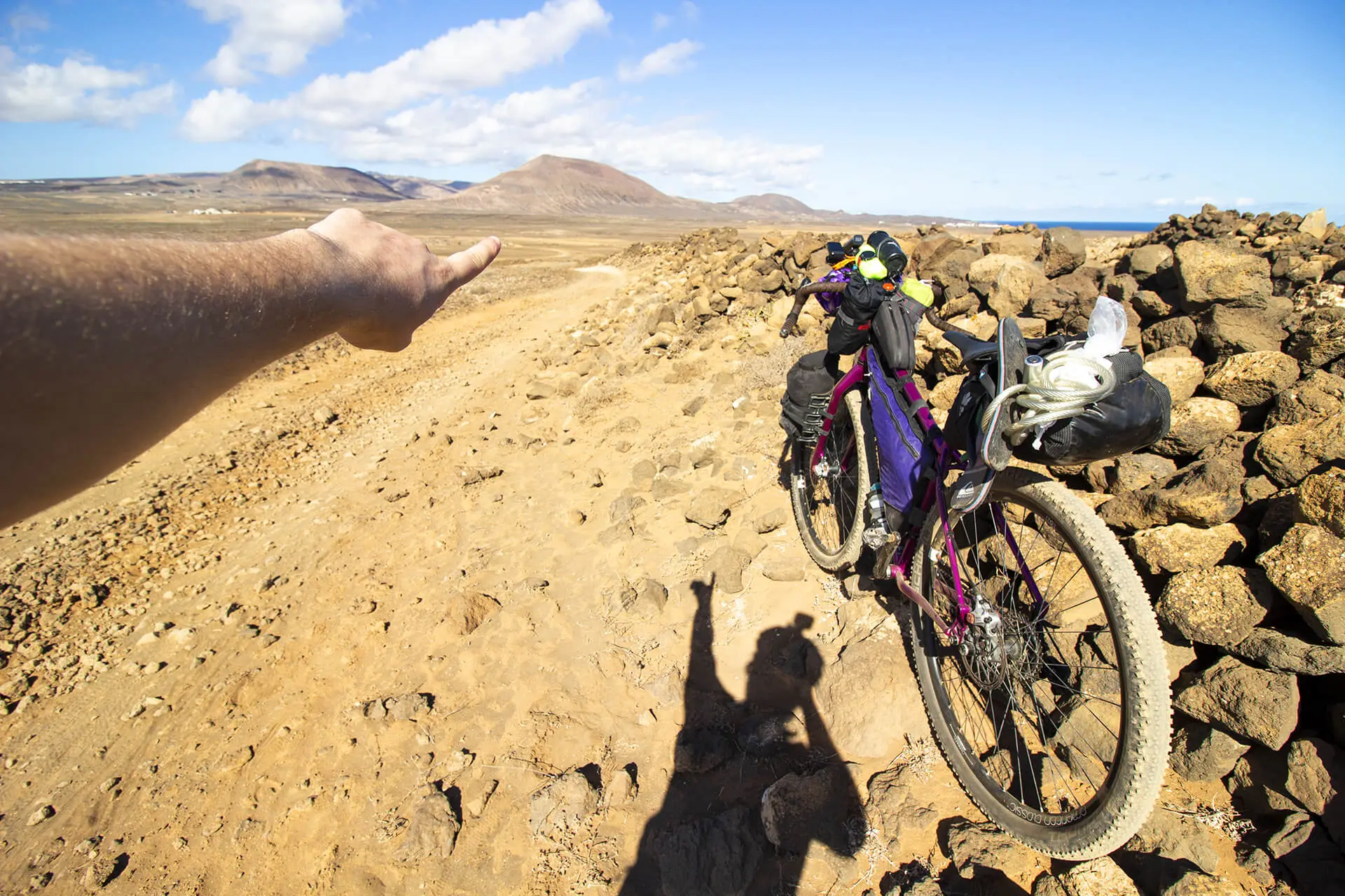 Viaggio a Lanzarote in bici guarda